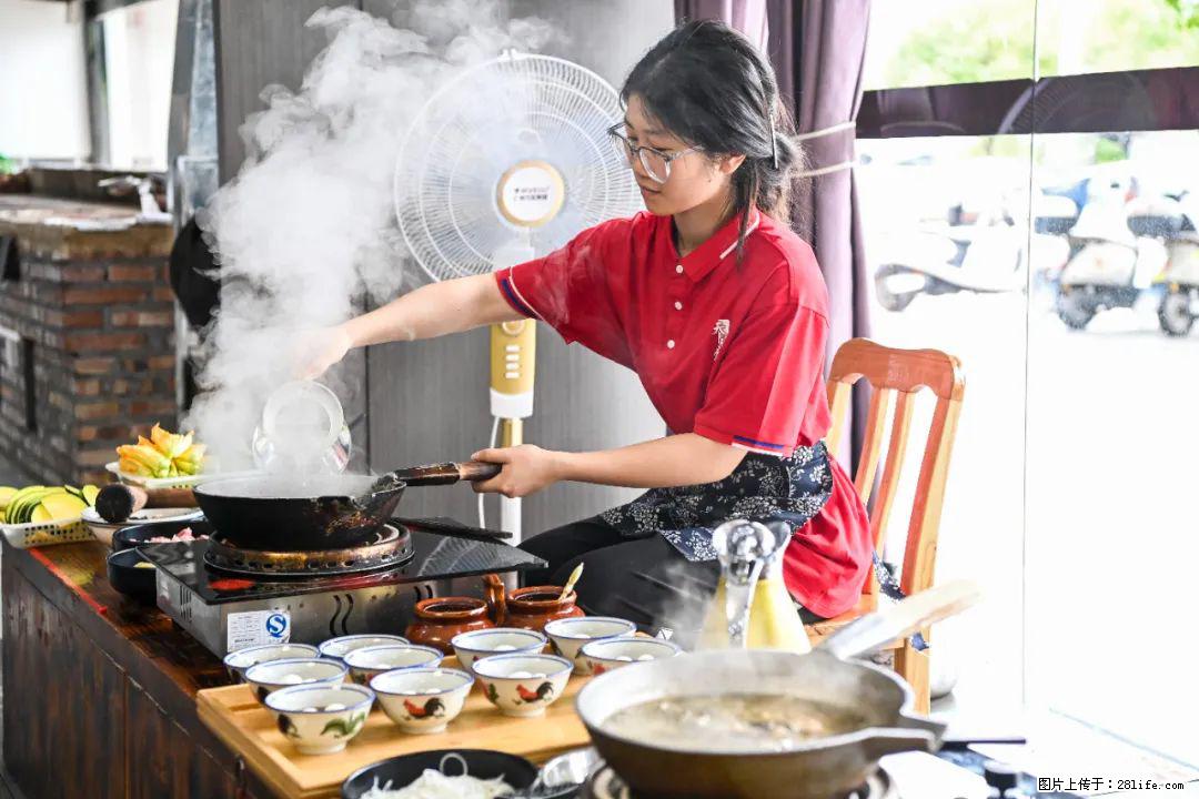 全网追的“扁担女孩”，找了一份暑假工，时薪12元 - 莆田生活资讯 - 莆田28生活网 pt.28life.com